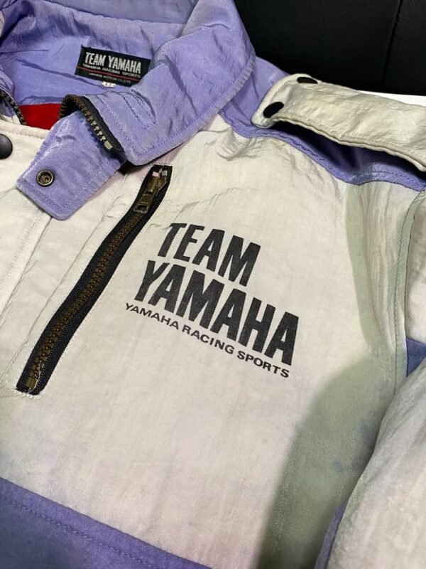 SOLD to Philippines 🇵🇭❌❌❌FS- Vintage Racing Jacket Team Yamaha (Yamaha Racing Sports) Lilac Original Yamaha🧞Size LL, Kondisi 90% - UP ✨Vintage, Rare Item… karet kenceng, red color inner, inner mulus, sablon (4) Vintage Racing Jacket Honda
